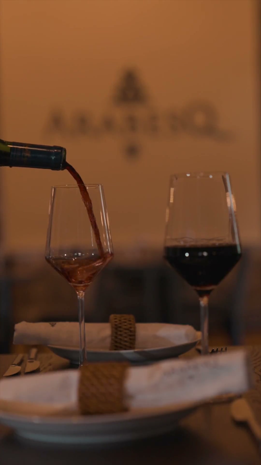 Wein wird im ArabesQ eingeschenkt